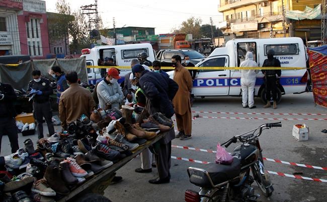 Roadside bomb wounds 23 near Pakistan police station | iNFOnews.ca