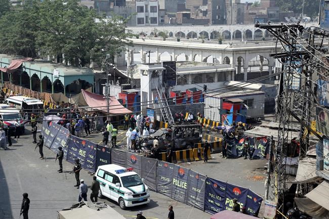 Suicide bombing outside Pakistan shrine kills 10 | iNFOnews.ca