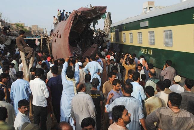 3 people killed as 2 trains collide in southern Pakistan | iNFOnews.ca