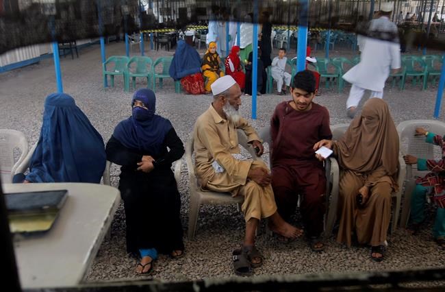 Pakistan extends stay of Afghan refugees until year end | iNFOnews.ca CP1815711784