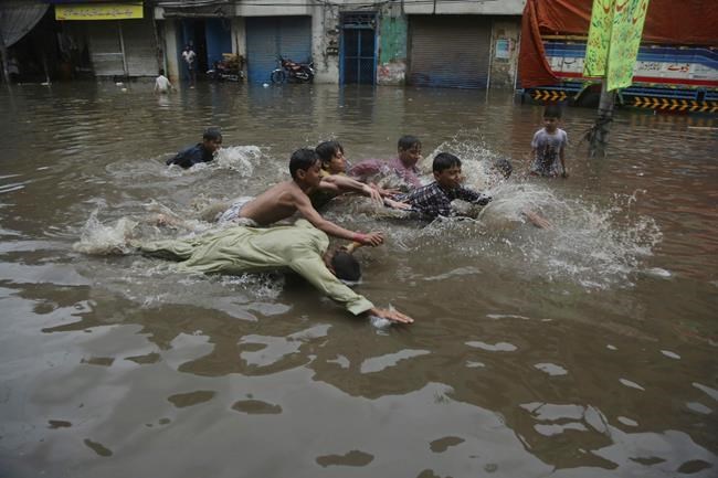 Heavy rain triggers floods in Pakistan's Karachi, killing 6 | iNFOnews.ca