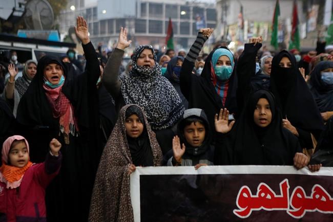 Pakistani Shiites continue sit-in over killing of 11 miners | iNFOnews.ca