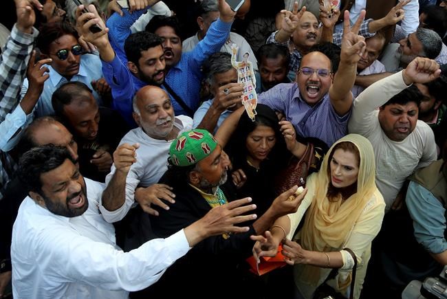 Pakistani court suspends conviction of ailing ex-PM Sharif | iNFOnews.ca