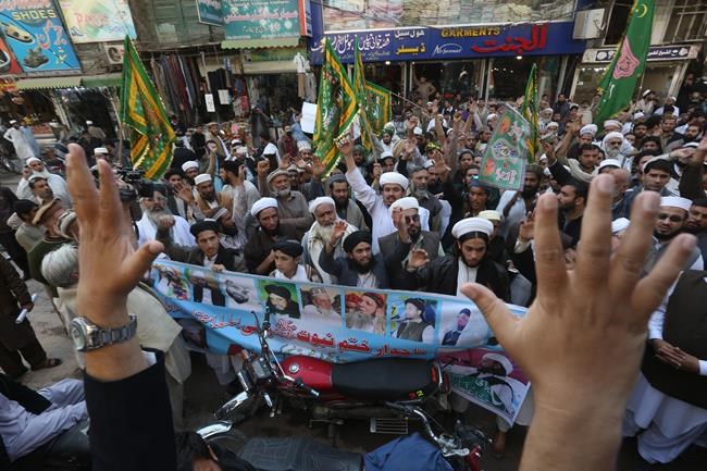 Pakistan TV: Army summoned to disperse Islamist protesters | iNFOnews.ca