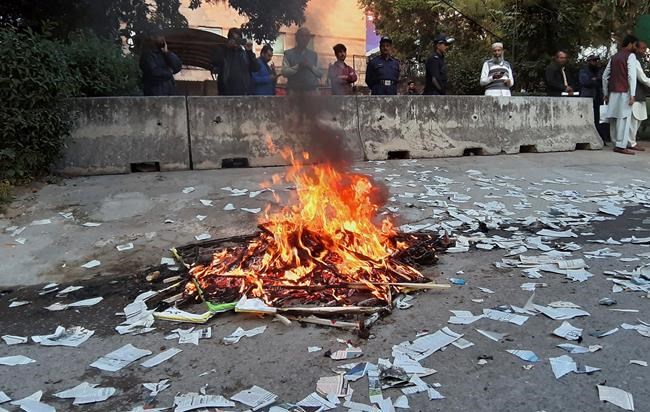 Demonstrators besiege Pakistan newspaper 2nd time in a week | iNFOnews.ca Demonstrators besiege Pakistan newspaper 2nd time in a week | iNFOnews.ca