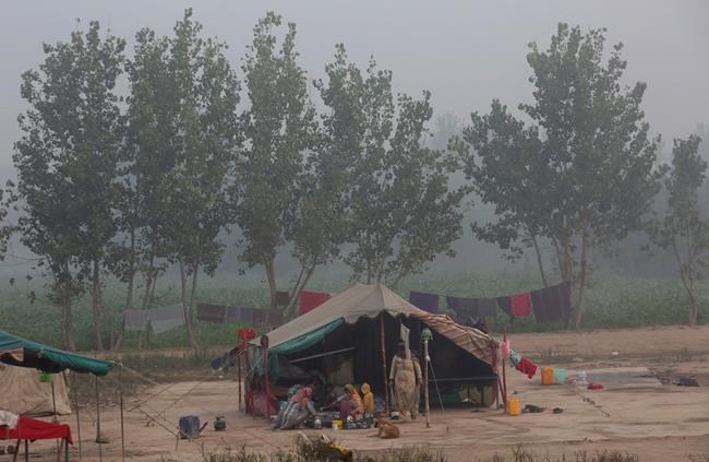 Smog blankets Pakistan, India, causing accidents, illness | iNFOnews.ca