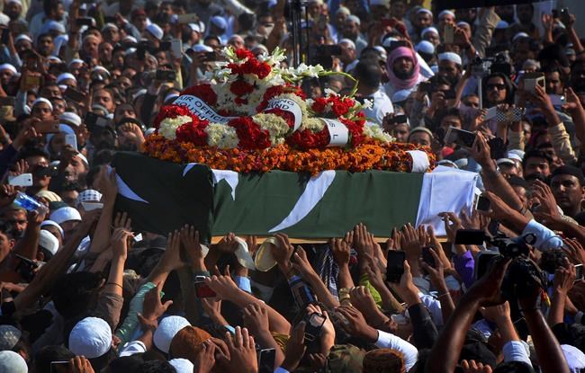Thousands of Pakistanis bury singer killed in plane crash | iNFOnews.ca Thousands of Pakistanis bury singer killed in plane crash | iNFOnews.ca