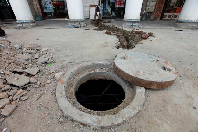 5 killed by toxic fumes while cleaning septic tank in Delhi | iNFOnews.ca 5 killed by toxic fumes while cleaning septic tank in Delhi | iNFOnews.ca