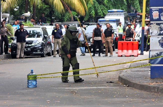 Militant in Jakarta attack dies from gun shot wounds | iNFOnews.ca Militant in Jakarta attack dies from gun shot wounds | iNFOnews.ca
