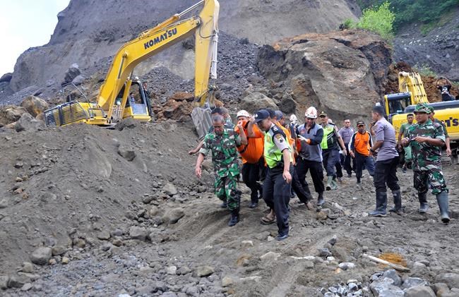 Landslide in Indonesia sand quarry kills 8 workers | iNFOnews.ca Landslide in Indonesia sand quarry kills 8 workers | iNFOnews.ca