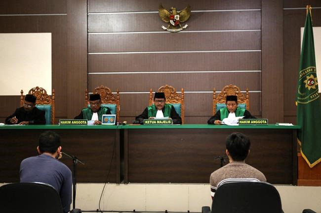 Prosecutors seek caning for gay couple in Indonesia's Aceh | iNFOnews.ca CP1605754797