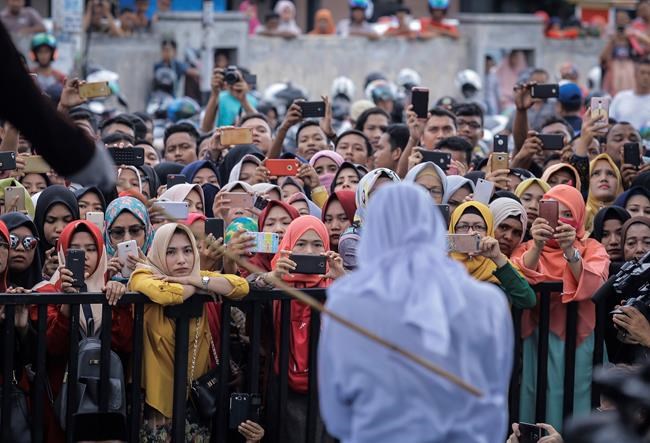 Indonesia's Aceh canes couples for public shows of affection | iNFOnews.ca