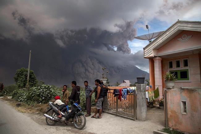 New eruption at Indonesia volcano spreads ash for miles | iNFOnews.ca New eruption at Indonesia volcano spreads ash for miles | iNFOnews.ca