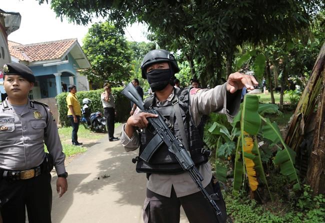 Indonesia police kill 3 suspected militants, defuse bombs | iNFOnews.ca Indonesia police kill 3 suspected militants, defuse bombs | iNFOnews.ca