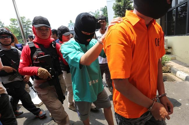 Indonesia alcohol deaths exceed 100 as police vow crackdown | iNFOnews.ca CP45791780