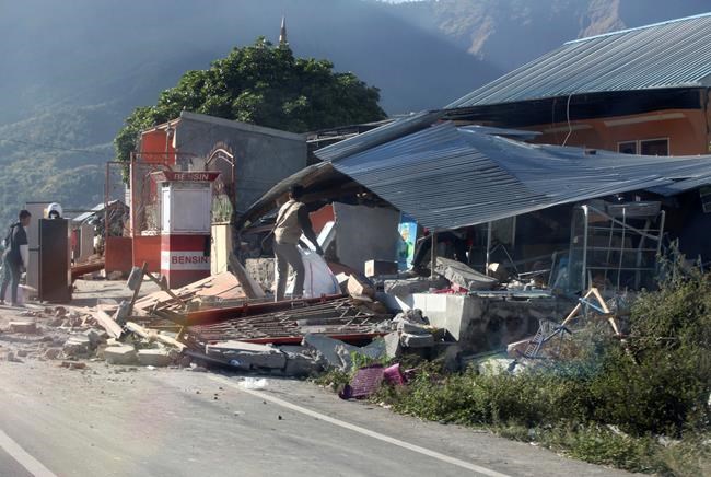 Powerful quake rocks Indonesian tourist island; 91 dead | iNFOnews.ca