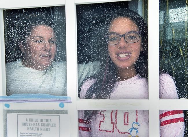 Transplant patient's pandemic life: family bonding, and hope that lungs come soon | iNFOnews.ca CP903645046