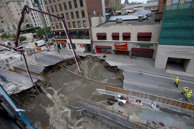 It could be weeks before sinkhole can be filled, says Ottawa mayor | iNFOnews.ca It could be weeks before sinkhole can be filled, says Ottawa mayor | iNFOnews.ca