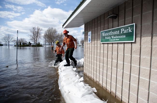 Eastern Ontario communities reeling as Ottawa River hits historic high | iNFOnews.ca CP656516783