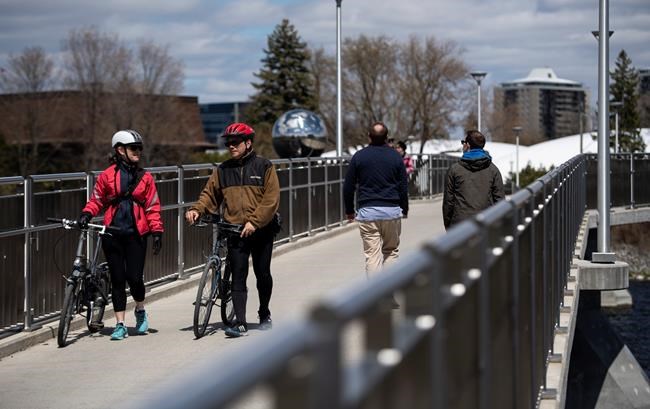 Being out in public is stressful in pandemic era, new survey suggests | iNFOnews.ca