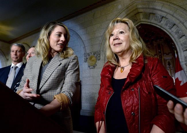 MPs sing new version of O Canada as gender-neutral anthem lyrics become official | iNFOnews.ca MPs sing new version of O Canada as gender-neutral anthem lyrics become official | iNFOnews.ca
