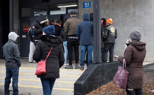 Health officials explain why not everyone can get swabbed for COVID-19 right now | iNFOnews.ca