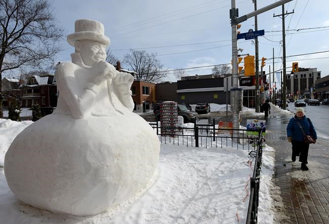Family mourns death of sculptor by finishing frozen tribute to Gord Downie | iNFOnews.ca