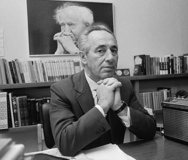 Posthumous book offers rare glimpse into Shimon Peres' life | iNFOnews.ca CP918820693