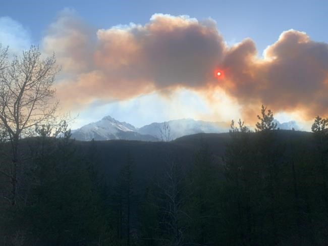 Uncontrolled slash fire burning fast, prompting evacuations near Squamish: RCMP | iNFOnews.ca