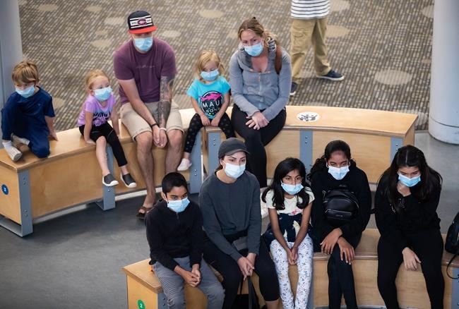 Face masks for teachers can impact learning on young children, experts say | iNFOnews.ca