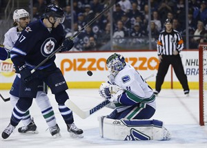 Stempniak leads Jets past Canucks 5-4; Byfuglien sits out 1st game of suspension | iNFOnews.ca CP32568048