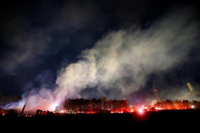 'Like a warzone:' People evacuated as fires burn through Manitoba city's downtown | iNFOnews.ca