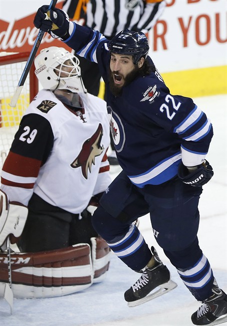 Chris Thorburn scores short-handed goal to lift Jets over Coyotes | iNFOnews.ca