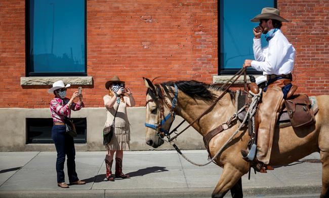 Tears, prayer and a white hat as Brazilian cowboy finishes Alaska-Calgary trek | iNFOnews.ca Tears, prayer and a white hat as Brazilian cowboy finishes Alaska-Calgary trek | iNFOnews.ca