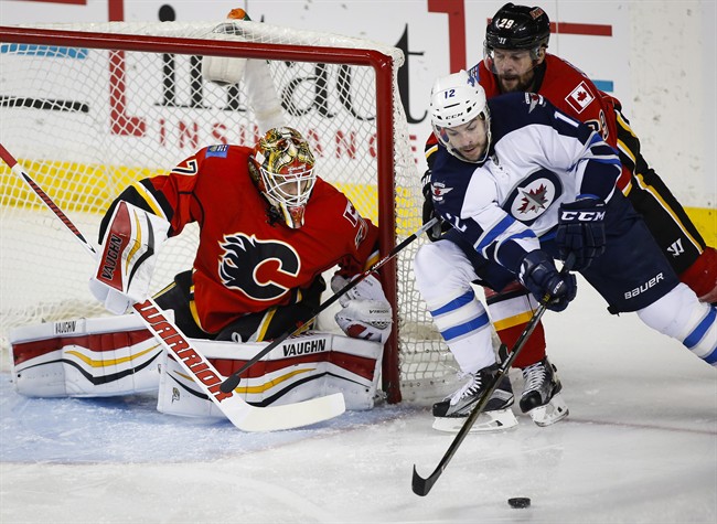 Michael Frolik has three points as Flames use big first period to get past Jets | iNFOnews.ca CP36770220