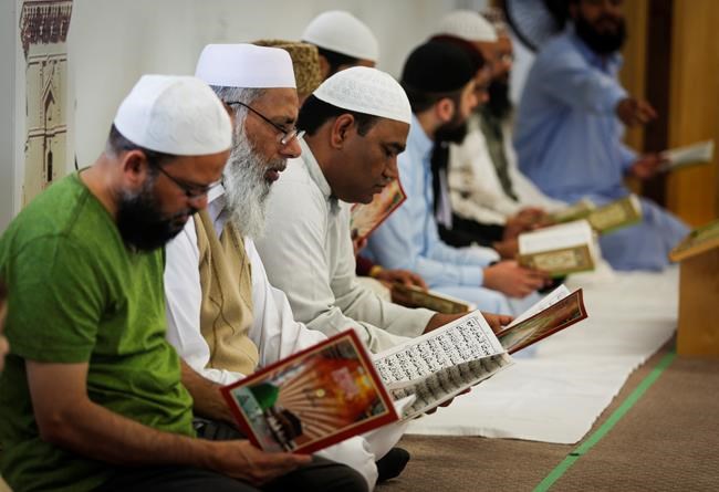 Calgary Muslim community remembers Muhammad Ali as great ambassador of the religion | iNFOnews.ca CP1991467522