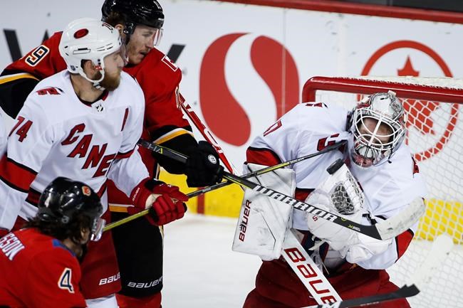 James Reimer makes 32 saves, Hurricanes beat Flames 4-0; Calgary win streak over | iNFOnews.ca