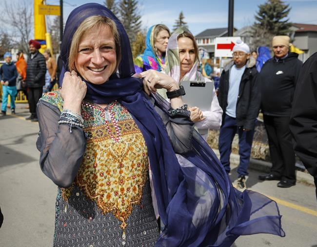 Notley hopes for momentum shift as provincial election campaign winds down | iNFOnews.ca