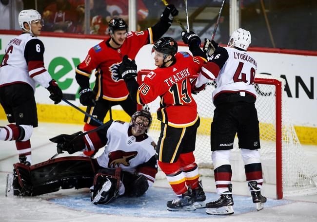 Giordano notches three points to lead Flames in 7-1 blowout of Coyotes | iNFOnews.ca