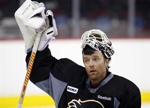 Kiprusoff shows mid-season form, shines for Flames during scrimmage | iNFOnews.ca CP21567994