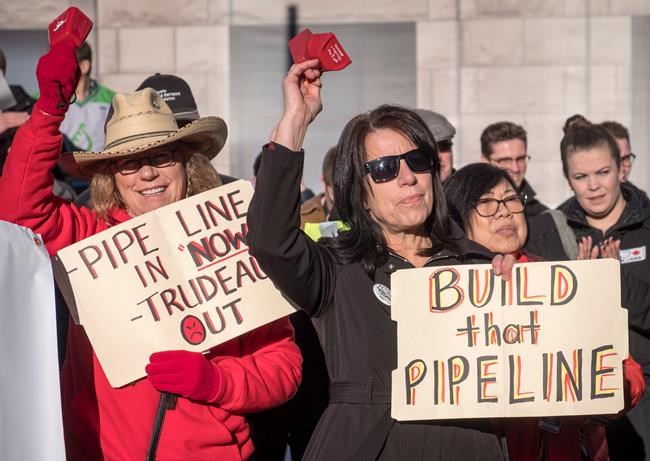 Protesters boo Quebec, free trade at Calgary rally supporting oil industry | iNFOnews.ca