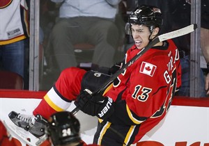 Gaudreau, Stajan each score twice as Flames double up Ducks 6-3 | iNFOnews.ca CP32251648