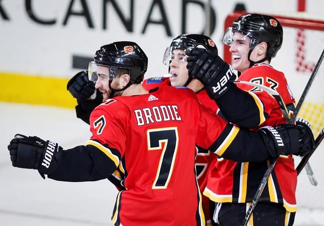 Monahan scores winner, Flames beat Blackhawks in overtime to snap losing skid | iNFOnews.ca