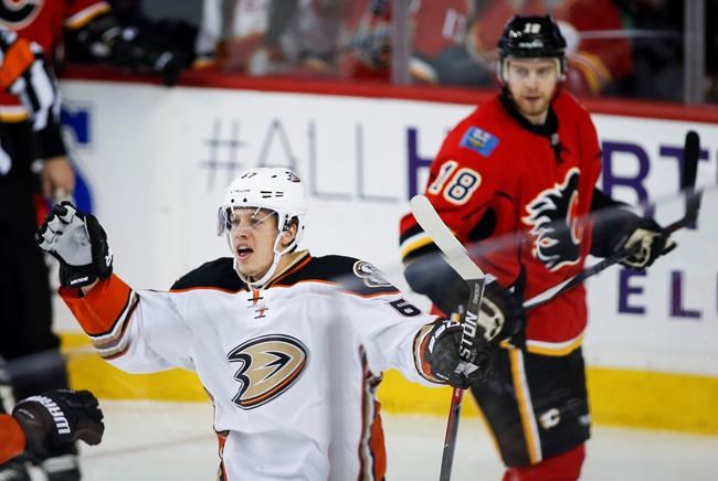 Silfverberg's go-ahead goal in third leads Ducks over Flames 3-1 | iNFOnews.ca CP1097155779