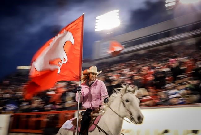 Calgary Stampeders edge Winnipeg Blue Bombers 37-33 in pivotal division battle | iNFOnews.ca Calgary Stampeders edge Winnipeg Blue Bombers 37-33 in pivotal division battle | iNFOnews.ca