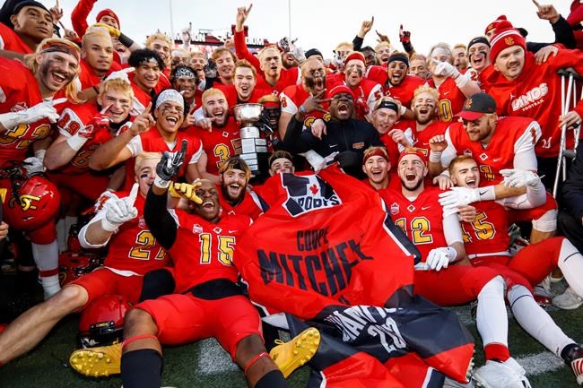 Calgary Dinos advance to Vanier Cup by downing McMaster in Mitchell Bowl | iNFOnews.ca Calgary Dinos advance to Vanier Cup by downing McMaster in Mitchell Bowl | iNFOnews.ca