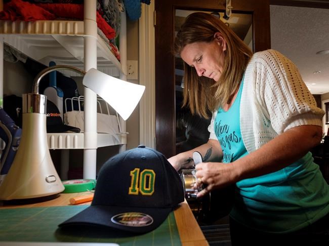 'There's way too many:' Hats fundraiser for paralyzed Broncos player takes off | iNFOnews.ca