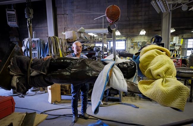 Famous Gretzky statue getting a facelift before move to new arena | iNFOnews.ca