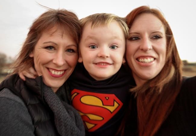 How 'vicarious trauma' is passed down from parent to child in military families | iNFOnews.ca