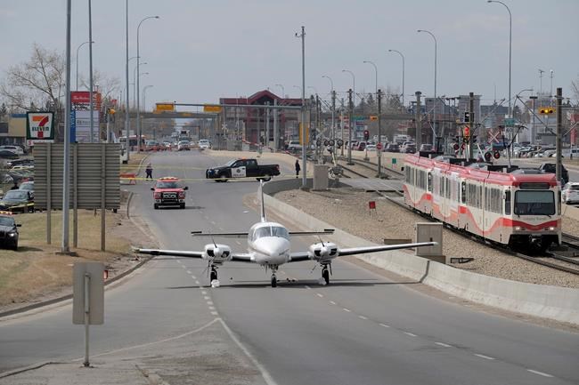 'I'm flying you guys to school:' Small plane touches down on Calgary street | iNFOnews.ca 'I'm flying you guys to school:' Small plane touches down on Calgary street | iNFOnews.ca